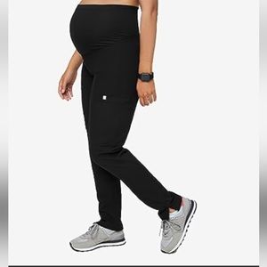 Nice like new Figs Technical Collection black maternity pants XS